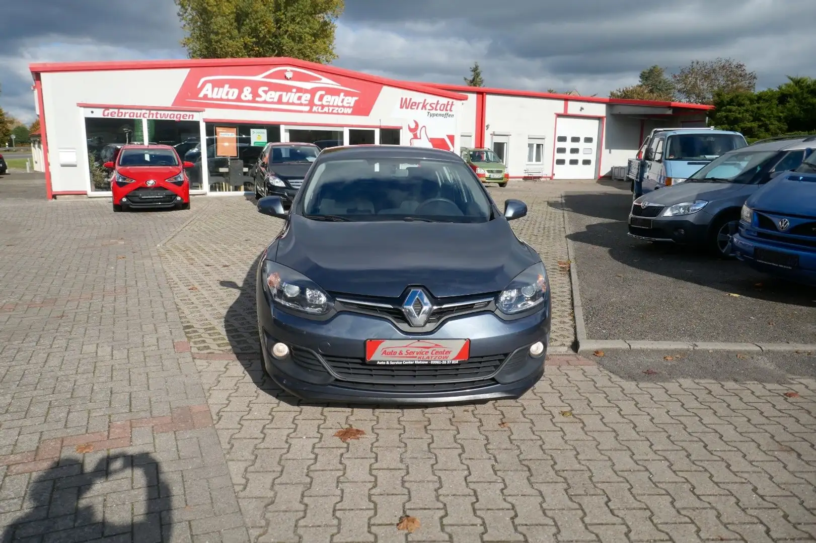 Renault Megane 1.6 16V 110 GANZJAHRESREIFEN Grau - 2