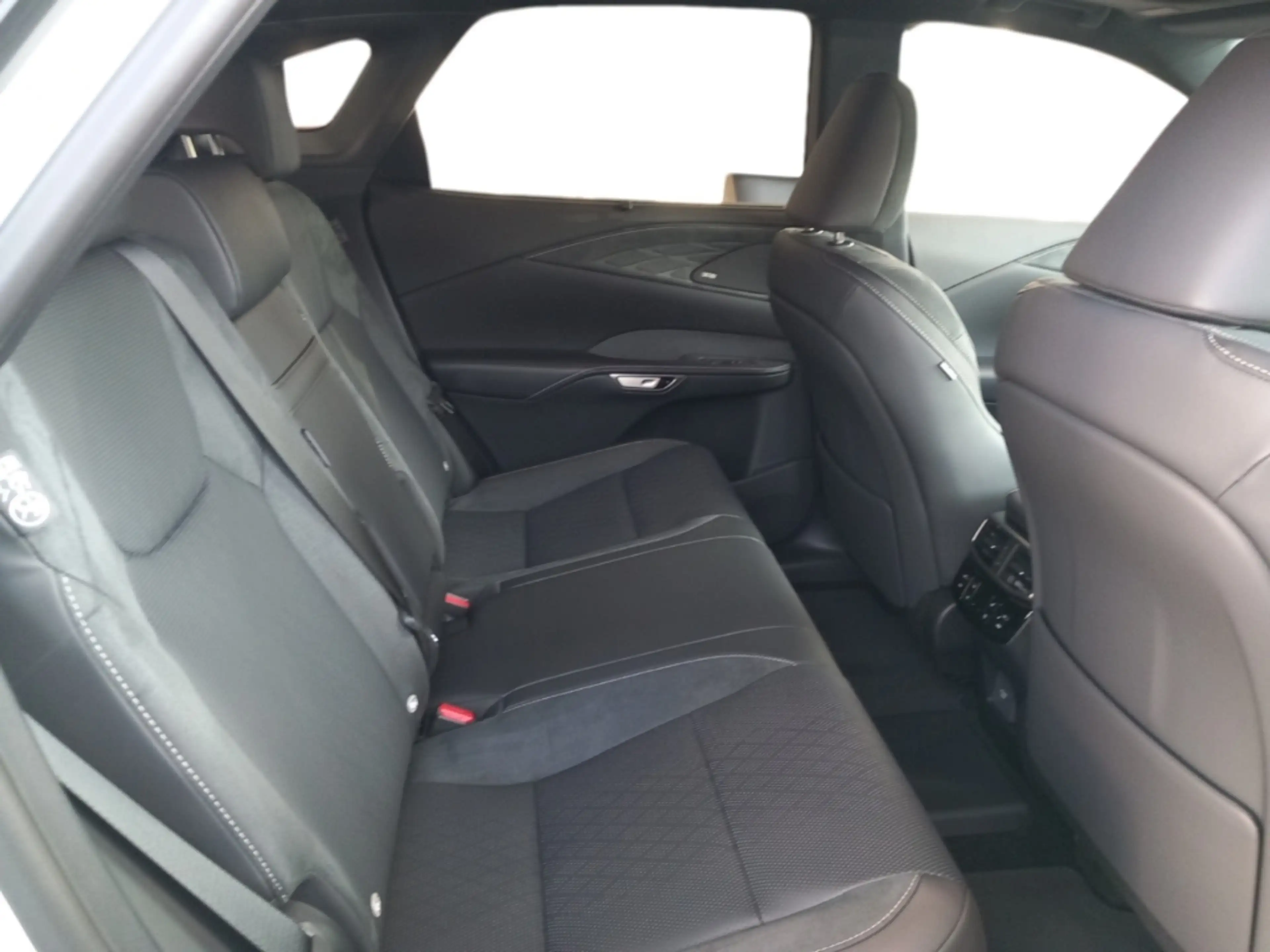 Lexus RX 450h + 2,5 l E-CVT, 4x4 Plug-in 5-Türer LUXURY — photo 14