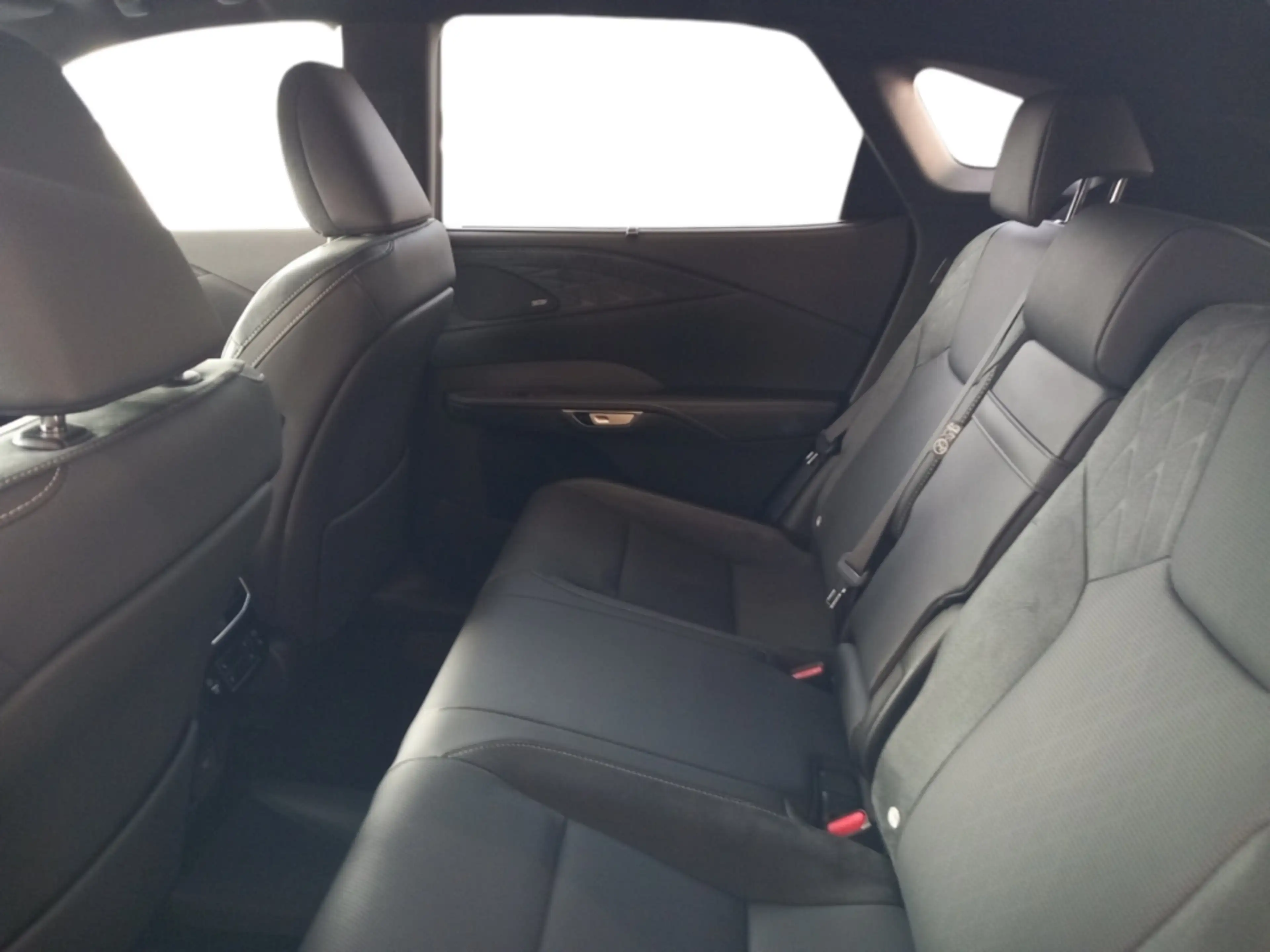 Lexus RX 450h + 2,5 l E-CVT, 4x4 Plug-in 5-Türer LUXURY — photo 13