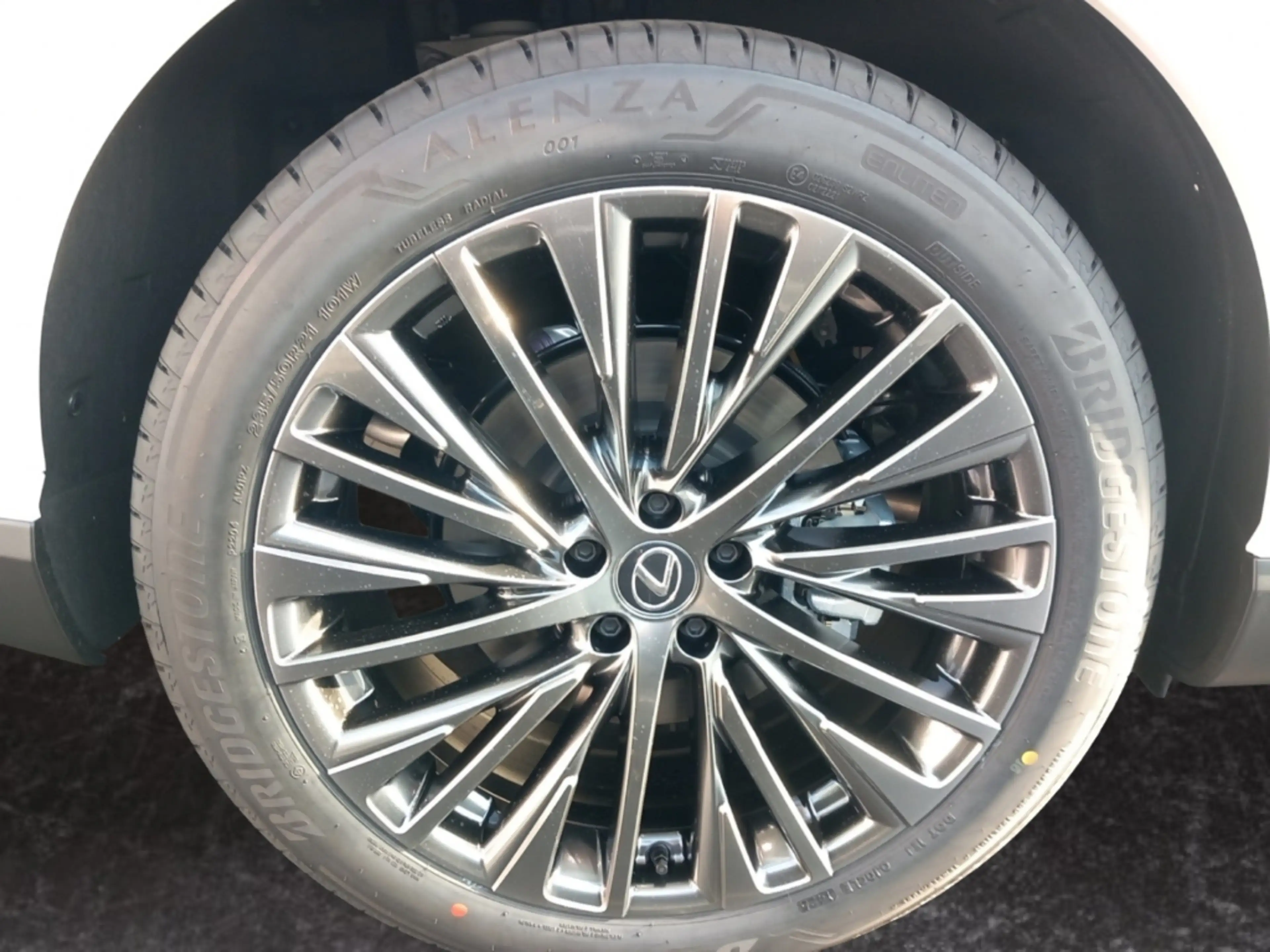 Lexus RX 450h + 2,5 l E-CVT, 4x4 Plug-in 5-Türer LUXURY — photo 15