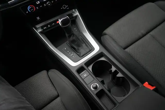 Audi Q3 view 23