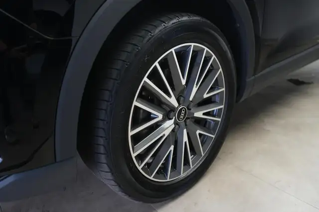 Audi Q3 view 29