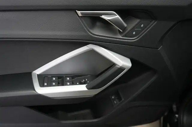 Audi Q3 view 26