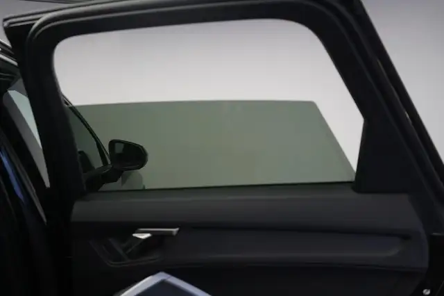 Audi Q3 view 11