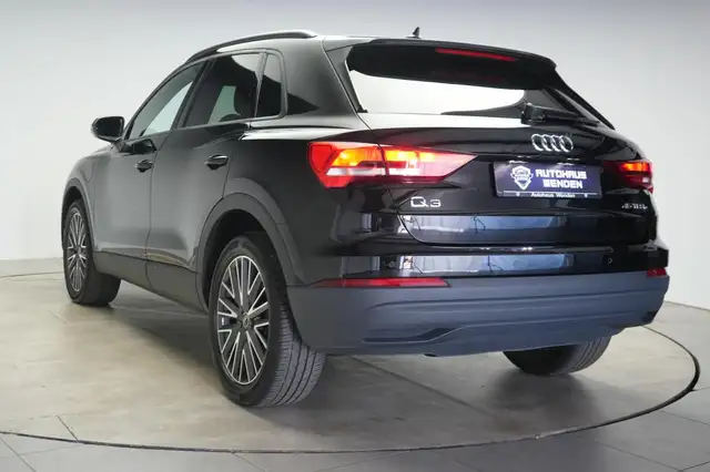 Audi Q3 view 4