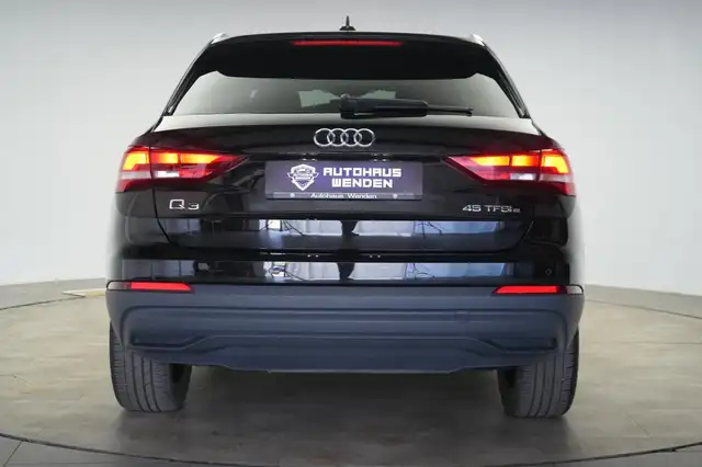 Audi Q3 view 5
