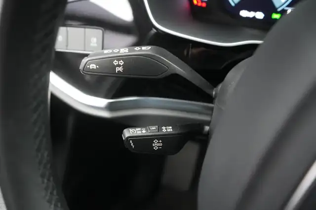Audi Q3 view 24
