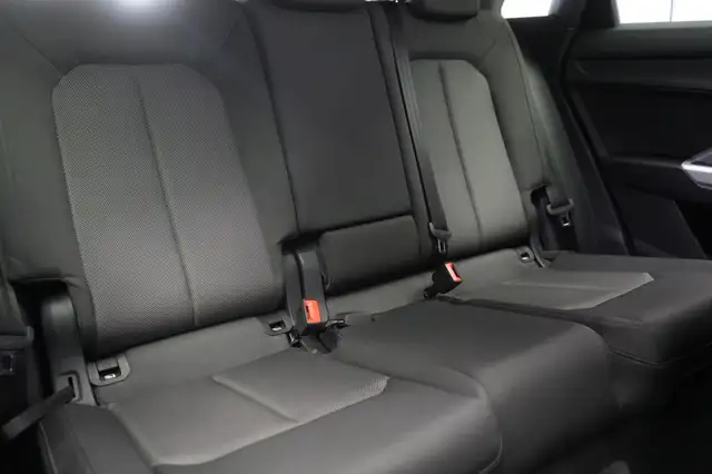 Audi Q3 view 10