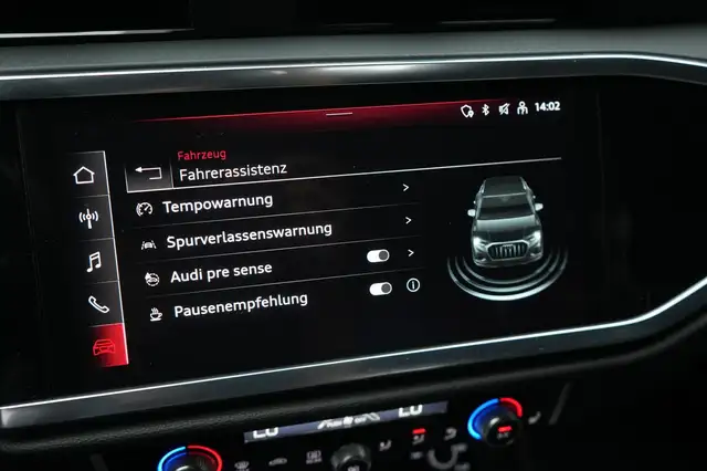 Audi Q3 view 22