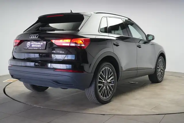 Audi Q3 view 6