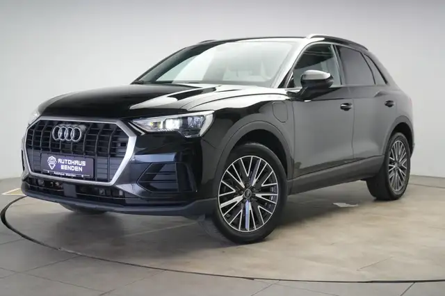 Audi Q3 view 3