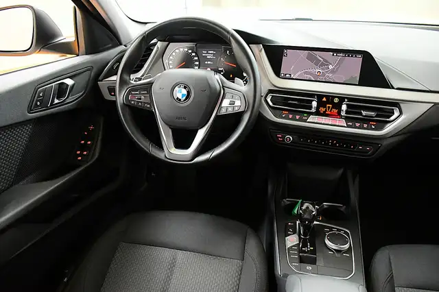 BMW 1 Series view 15
