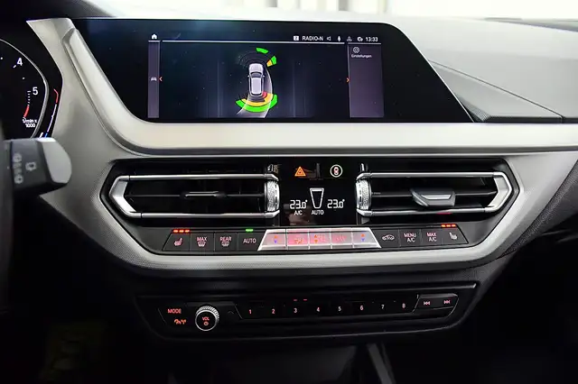 BMW 1 Series view 5