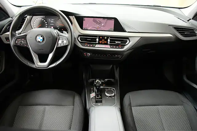 BMW 1 Series view 14