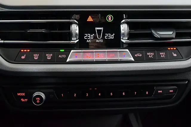 BMW 1 Series view 6
