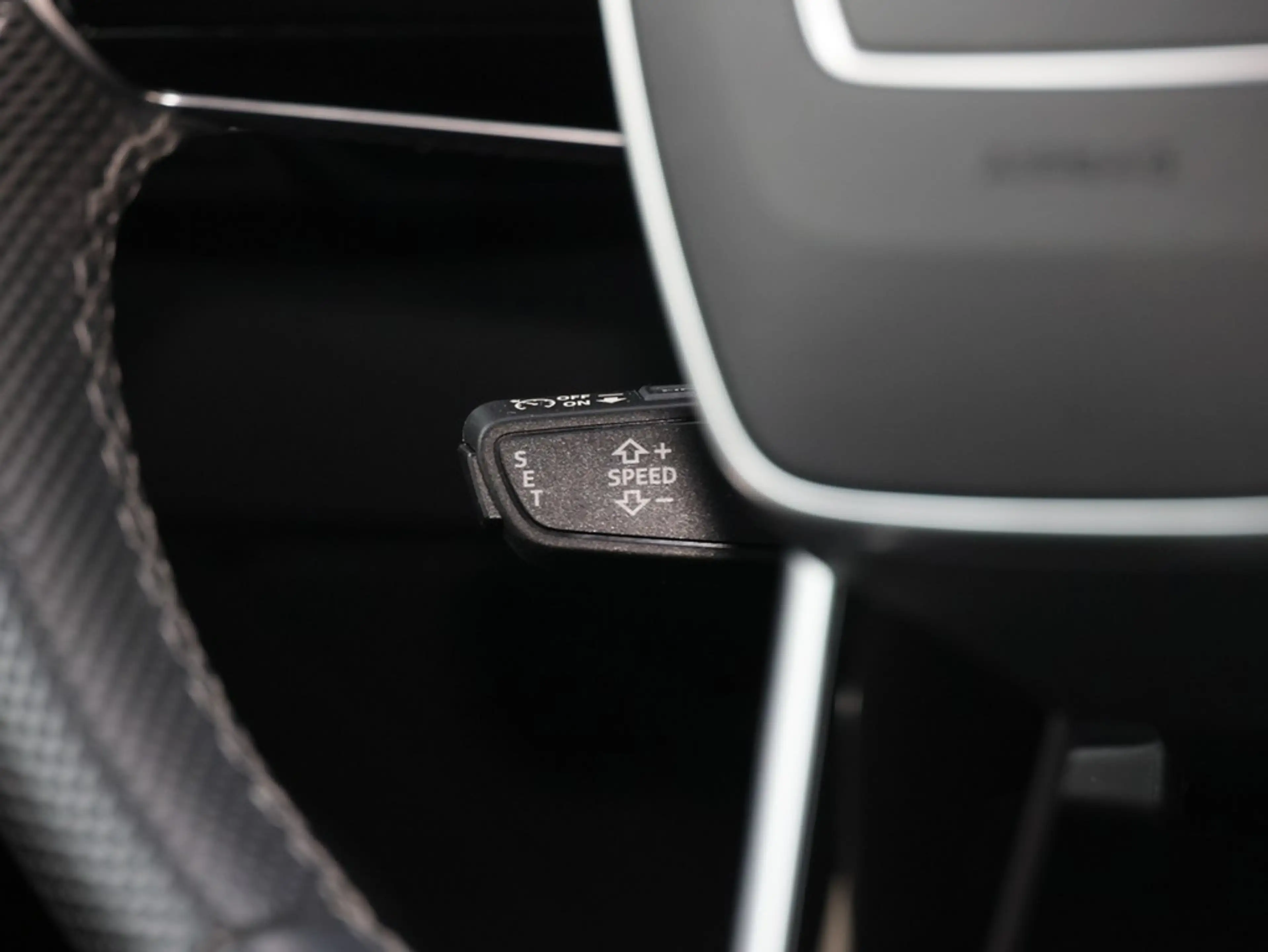 Audi Q8 S line 50 e-tron quattro — photo 15