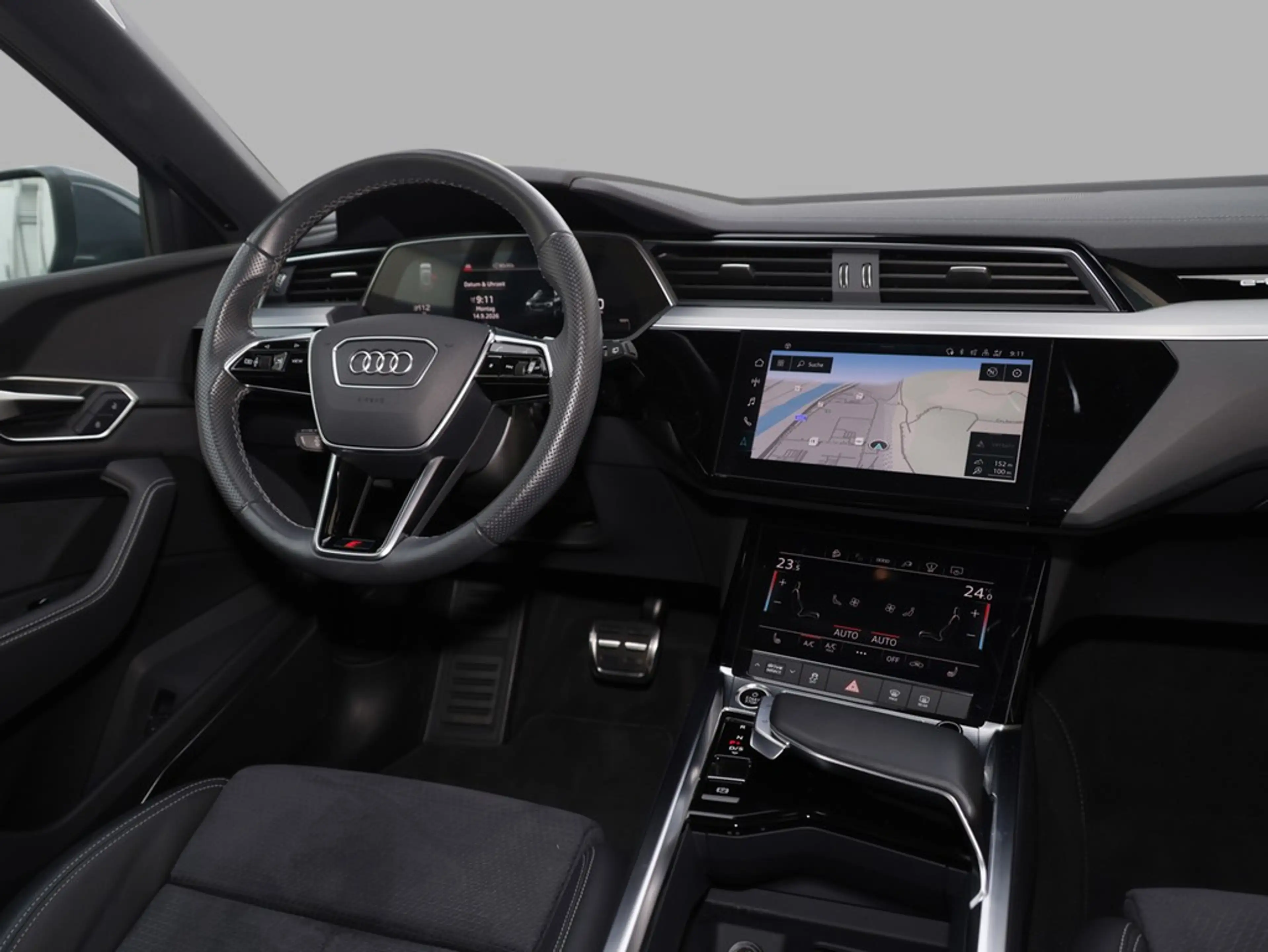 Audi Q8 S line 50 e-tron quattro — photo 14