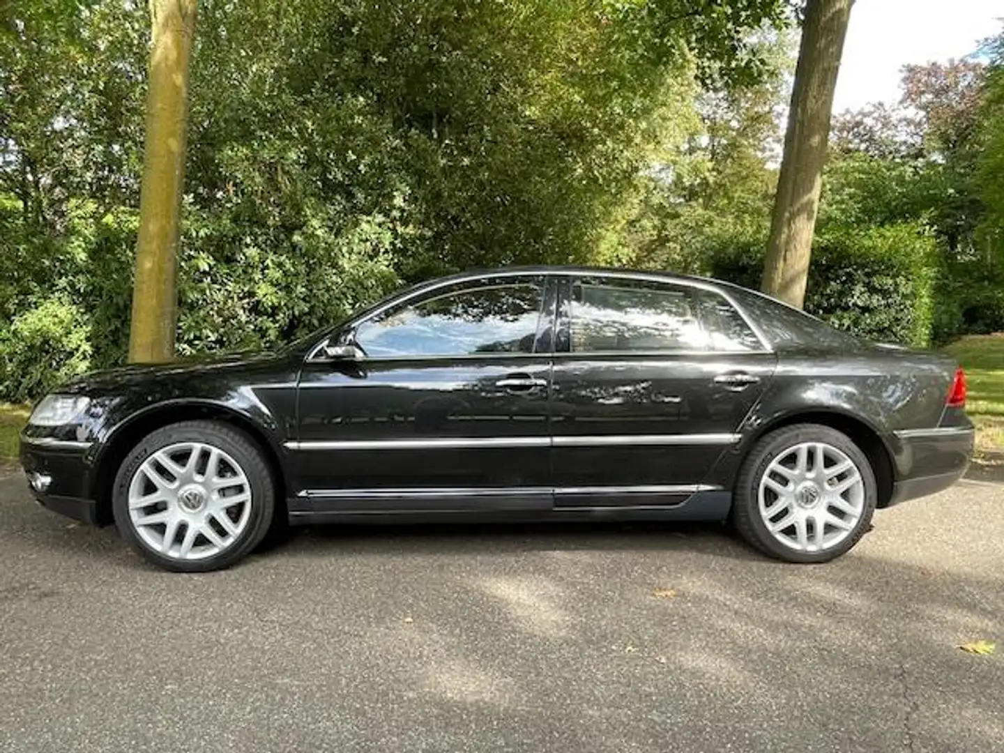 Volkswagen Phaeton 4.2 V8 5p. Highline/ Volledig Onderhouden/Vol in o Zwart - 2