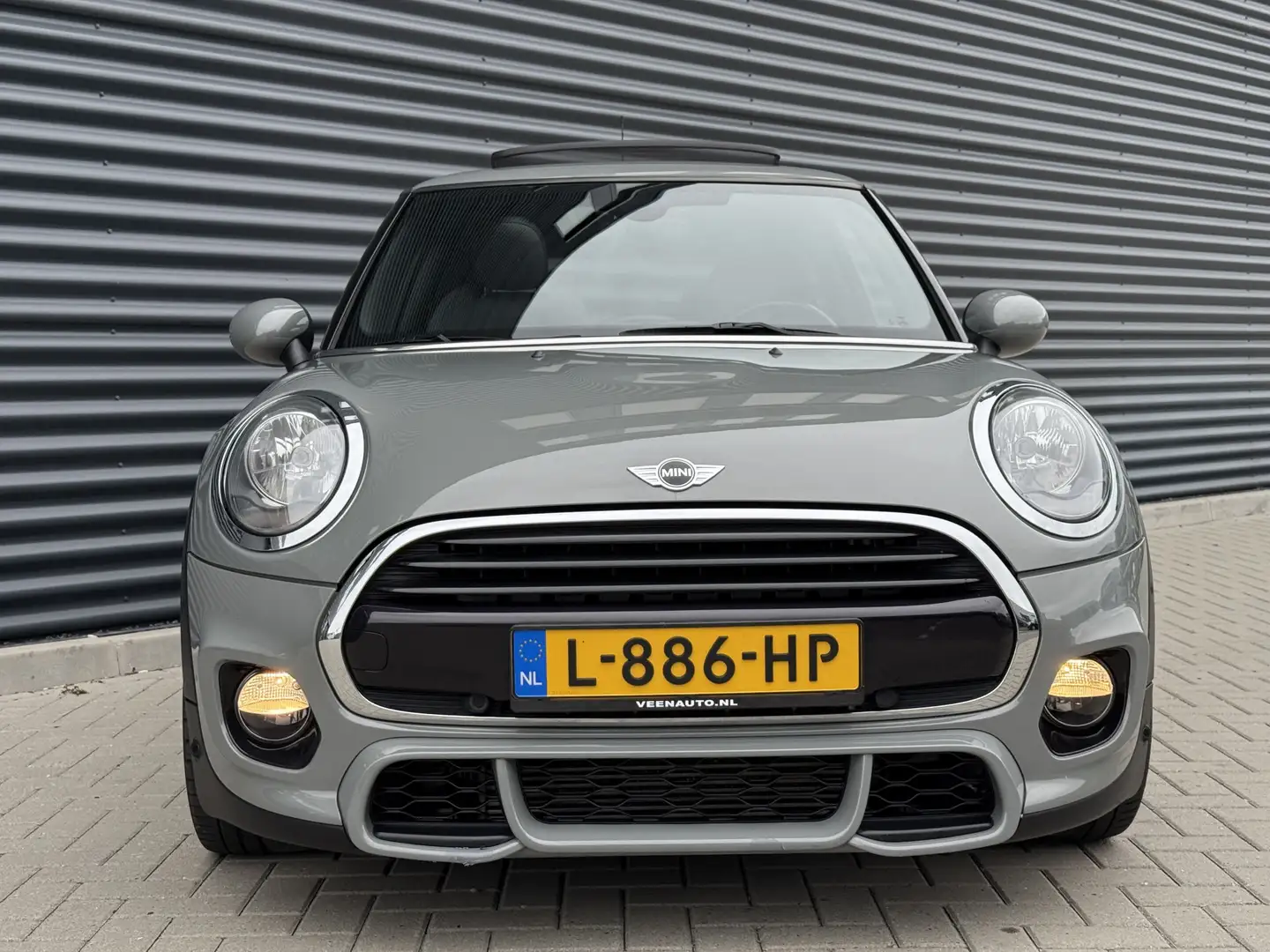 MINI John Cooper Works Mini 1.5 One JCW Pano/Automaat/Navi Grijs - 2