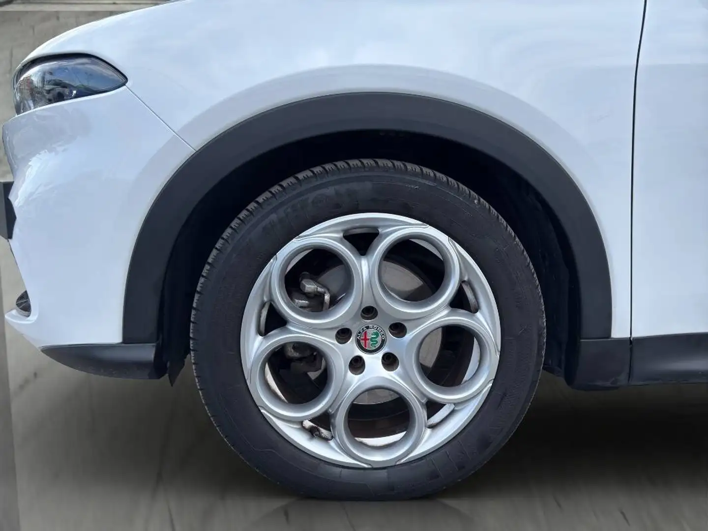 Alfa Romeo Tonale 1.6 Super 130cv tct6 Con NAVIGATORE Biały - 2