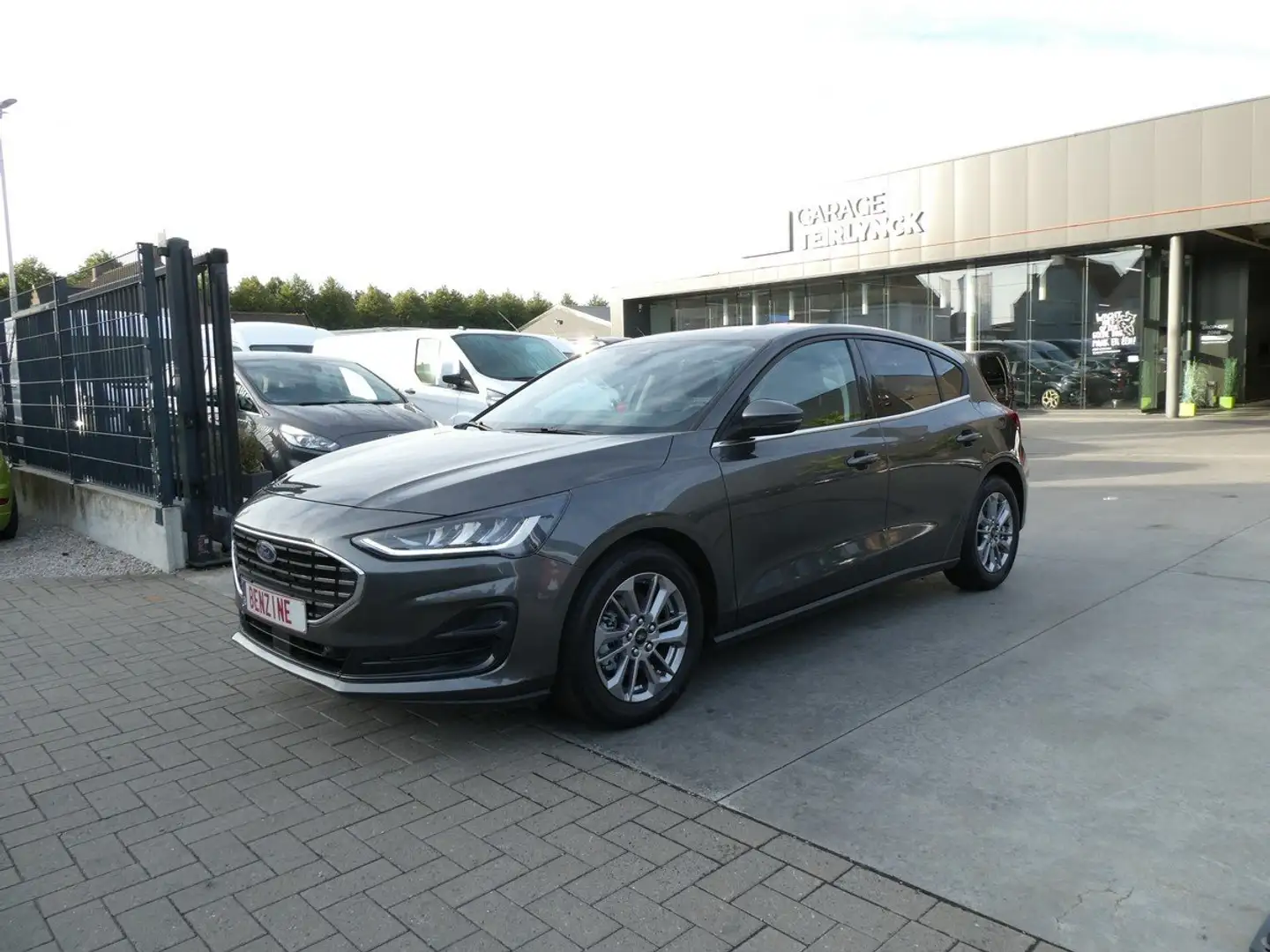 Ford Focus 5d 1.0 i 125pk Titanium Luxe 10000km (41247) Gris - 2