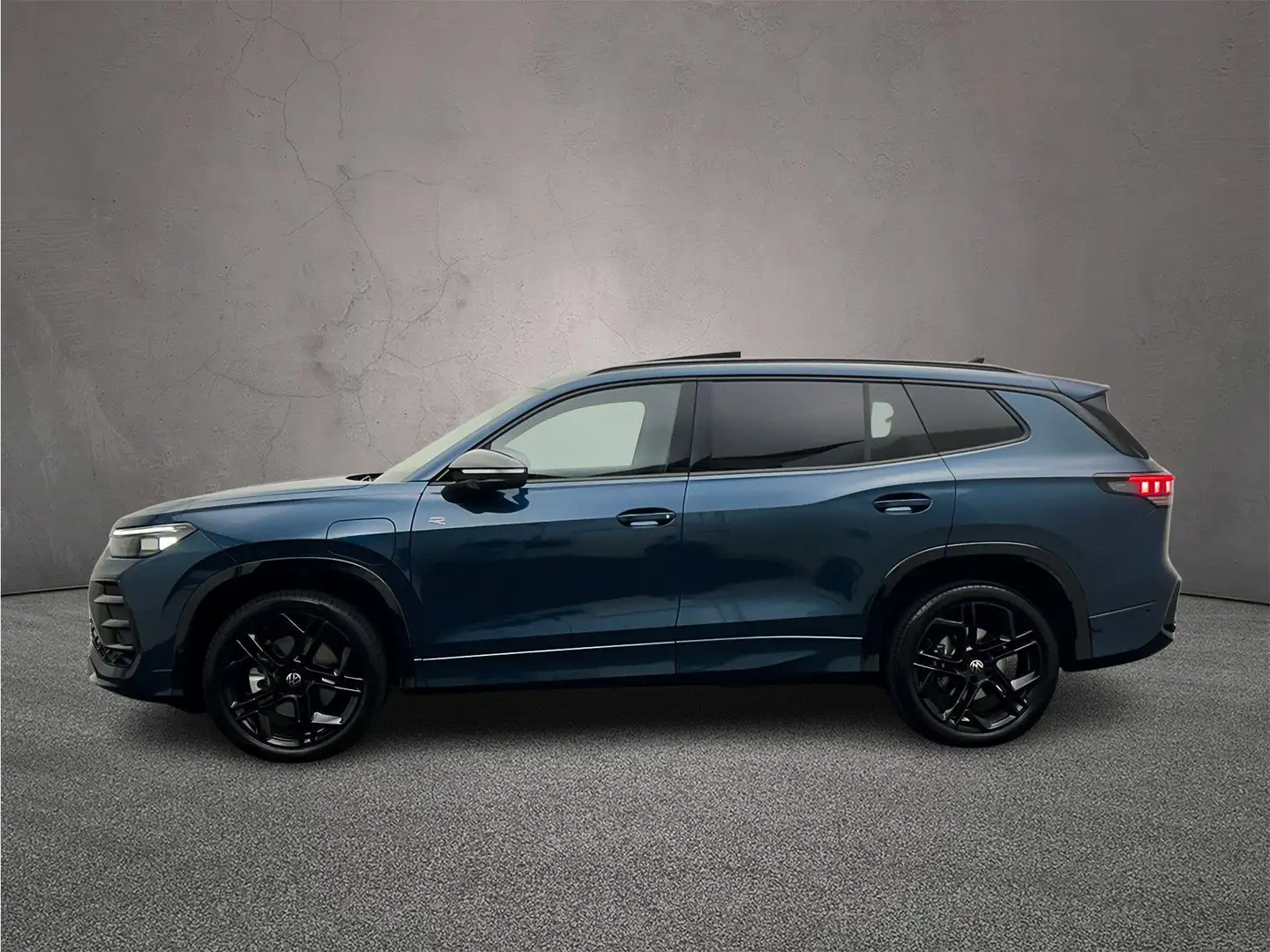 Volkswagen Tayron R-Line Edition 1.5 TSI eHybrid 204pk DSG Automaat Blauw - 2