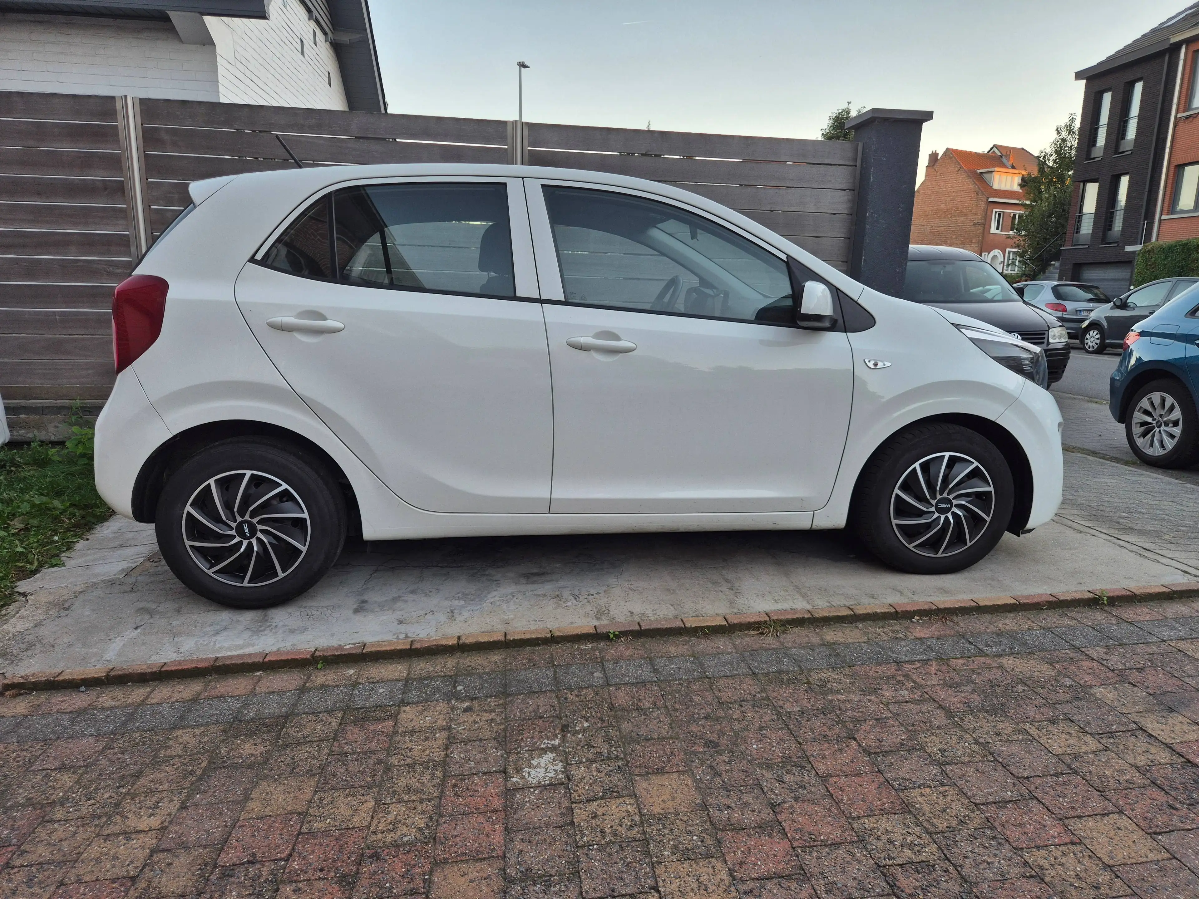 Kia Picanto 1.0i, Garantie 12 mois, Carplay, Airco, Bleutooth, Cruise control ...