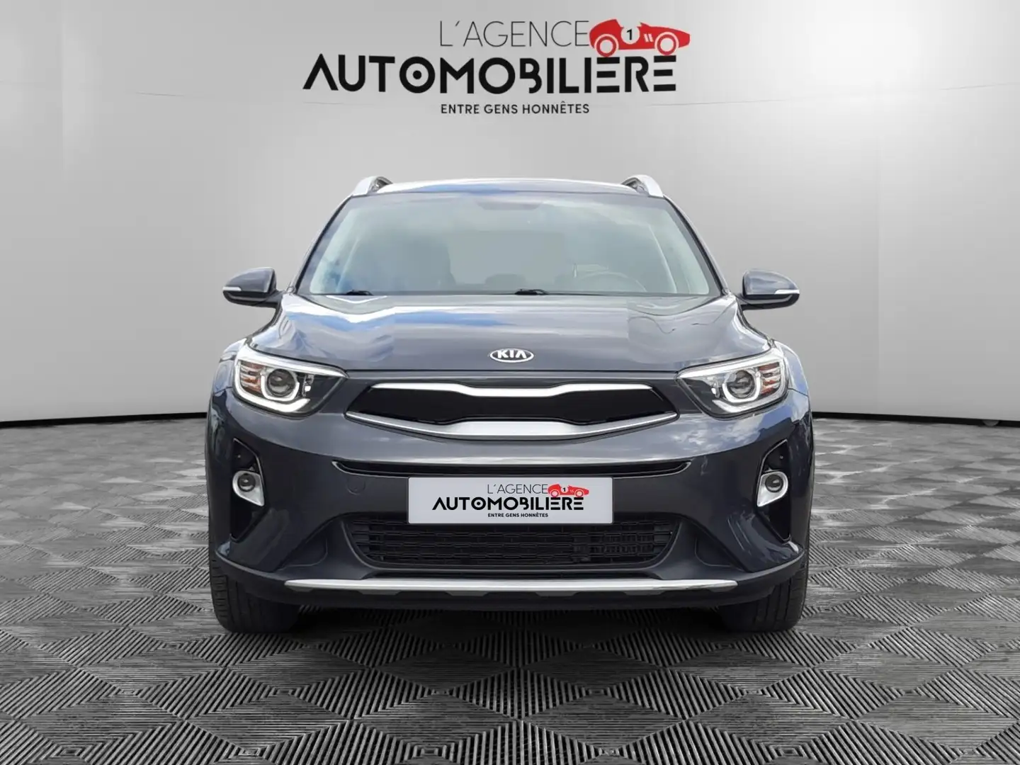 Kia Stonic **Réservé**1.6 CRDi Fusion/ Garantie 12 Mois Gris - 2