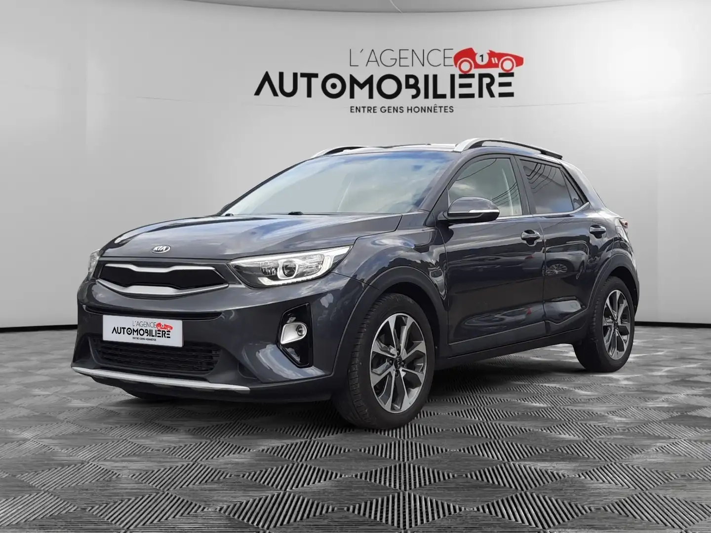 Kia Stonic **Réservé**1.6 CRDi Fusion/ Garantie 12 Mois Gris - 1