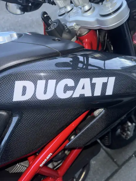 Ducati Hypermotard 1100 - foto 7