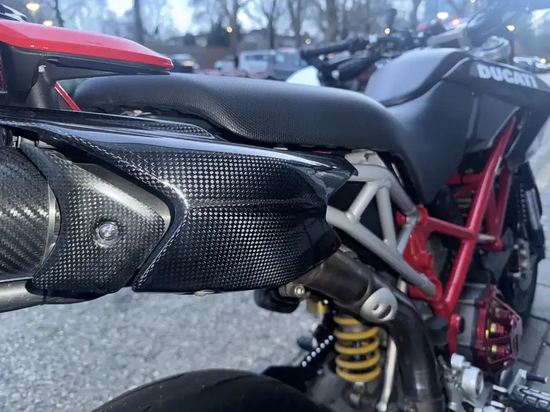 Ducati Hypermotard 1100 - foto 8