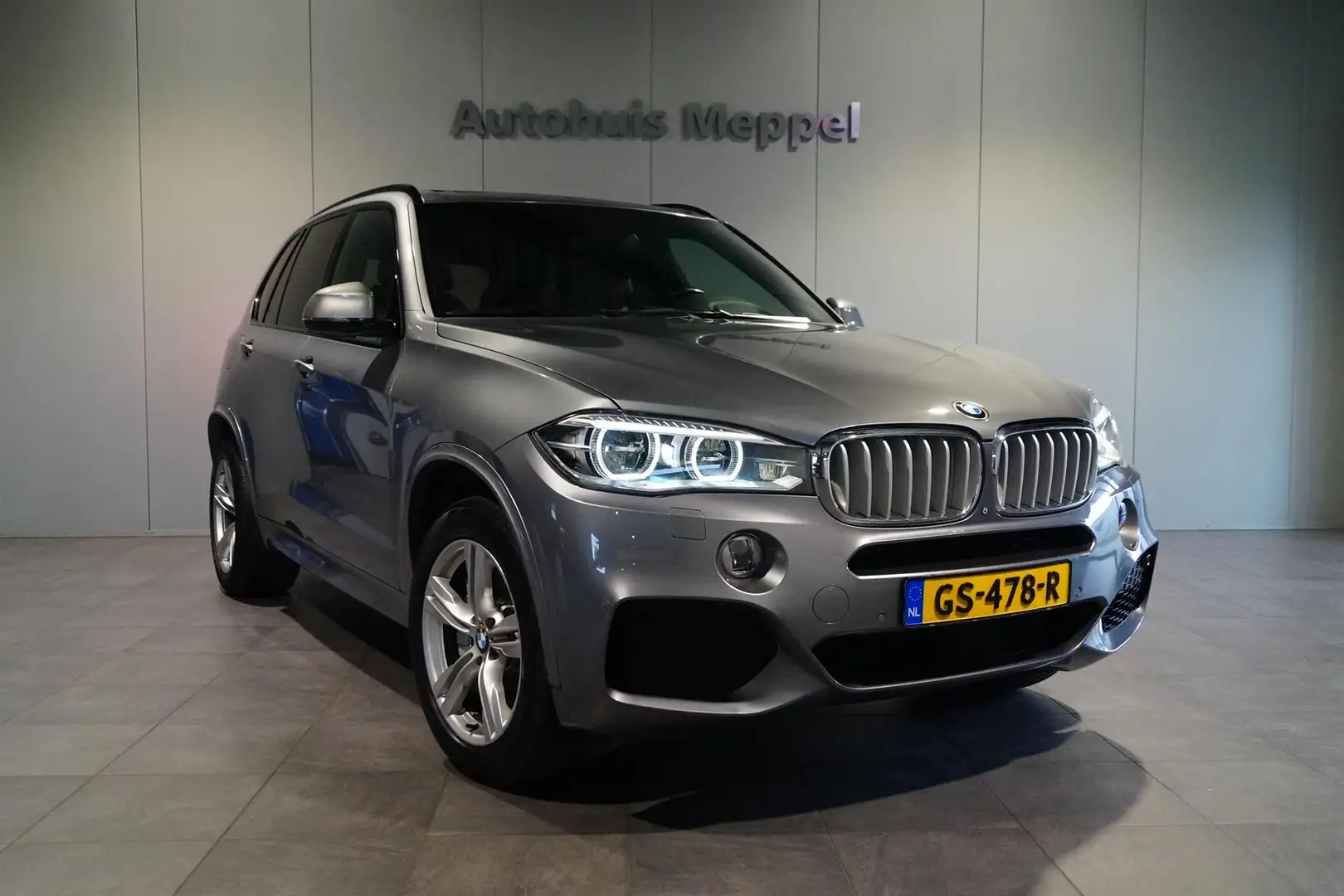 BMW X5 M50d M-Sport/// | LED | B&O | 7 Persoons | Head-Up Gris - 1