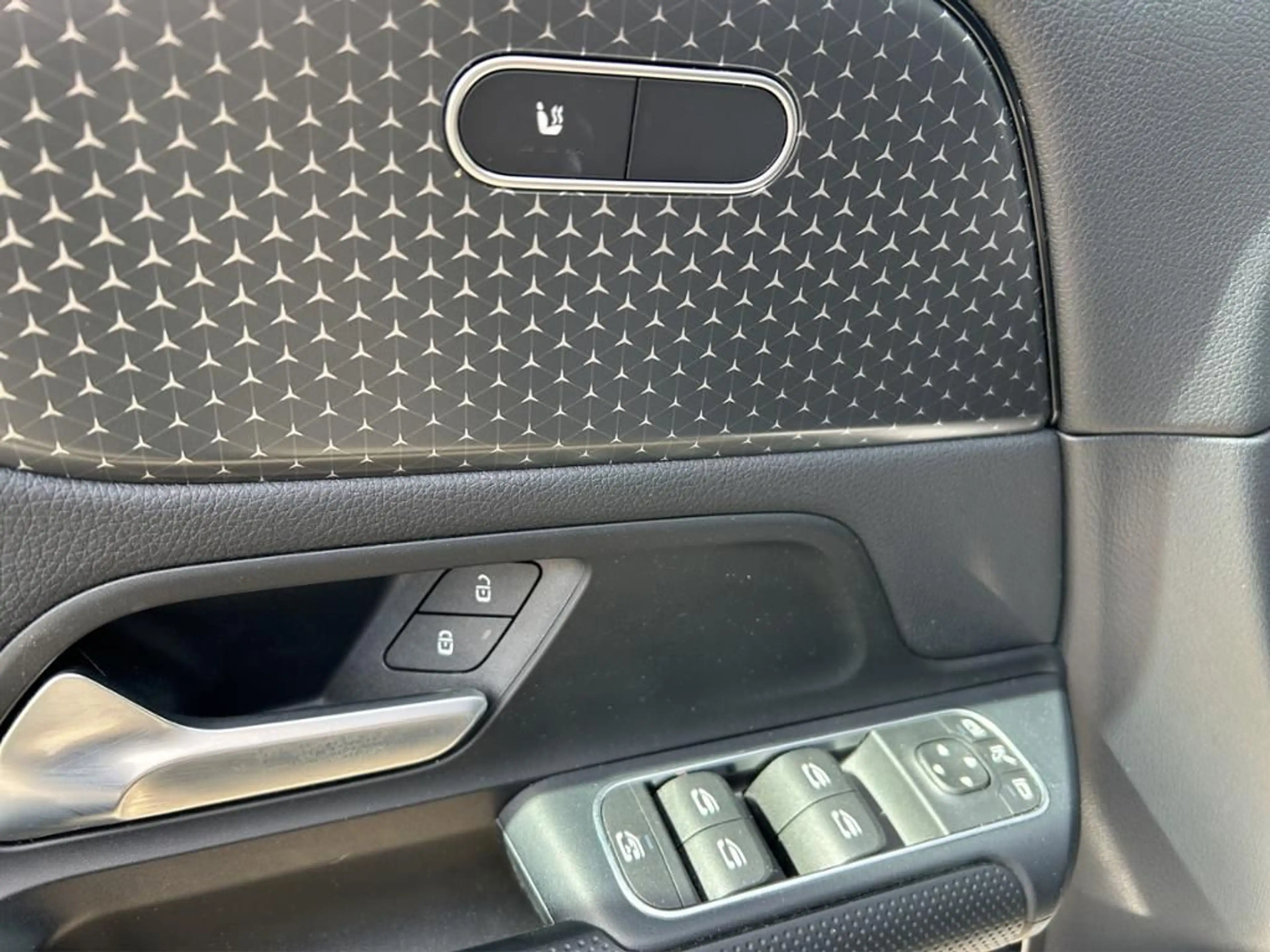 Mercedes-Benz GLA 180 d*ADVANCED*LED*KAMERA*PDC*MBUX* — photo 9