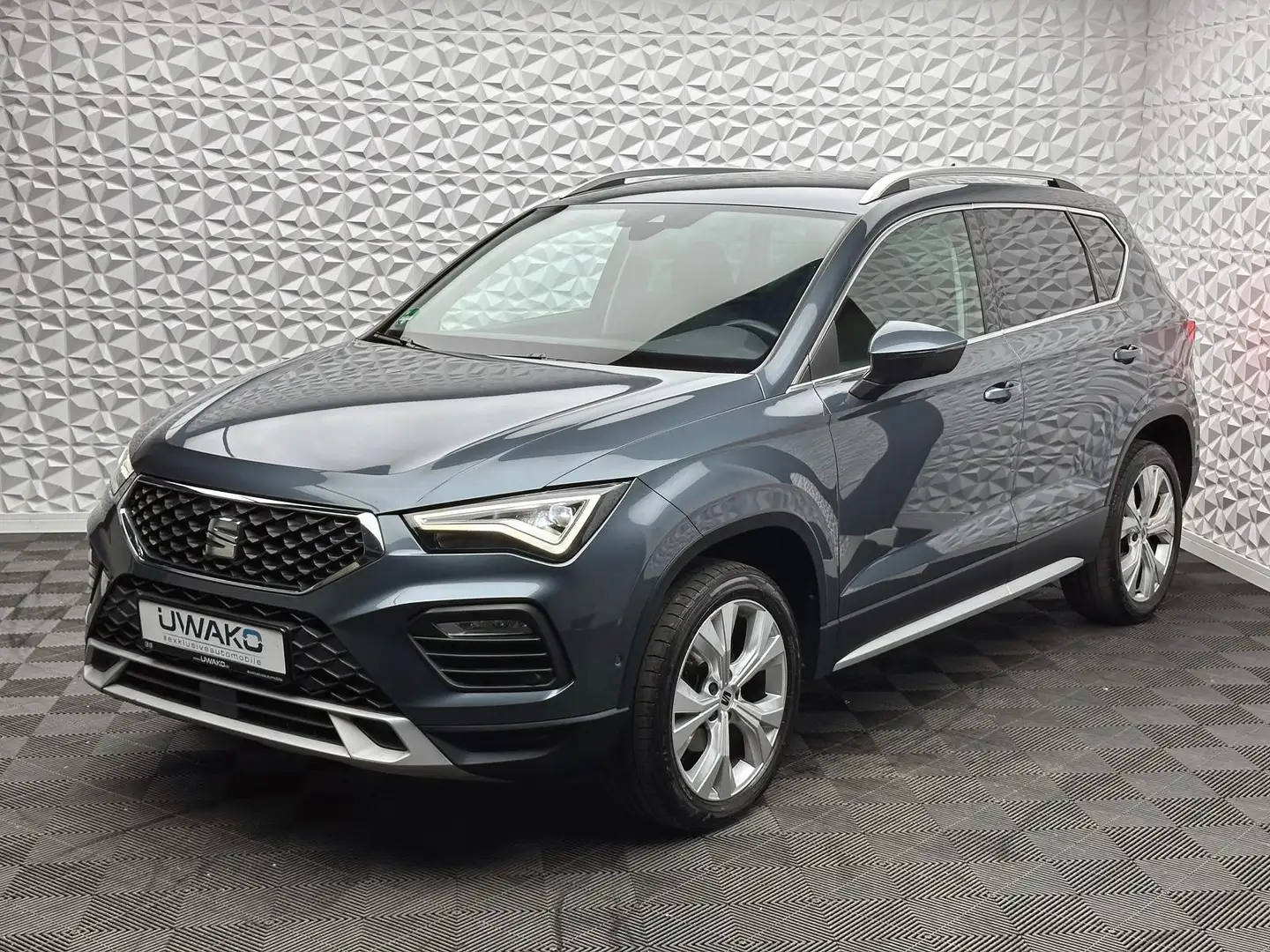 SEAT Ateca 1.5TSI XPERIENCE/BEATS/R-CAM/AHK/MLINK/LED Grijs - 2