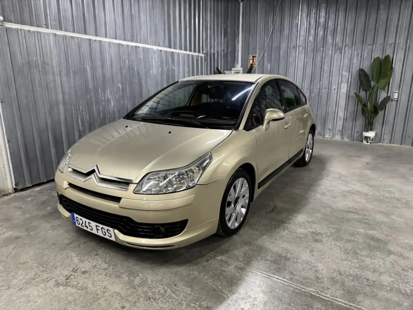 Citroen C4 1.6HDI VTR Plus 110 Beige - 1
