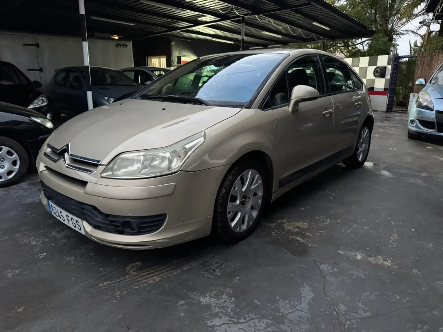 Citroen C4 1.6HDI VTR Plus 110 Beige - 1