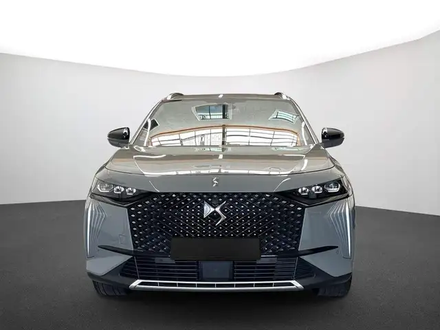 DS Automobiles DS 7 view 3