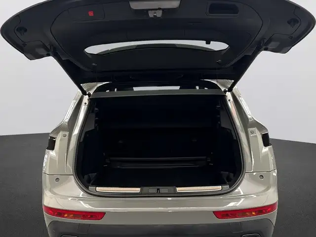 DS Automobiles DS 7 view 9
