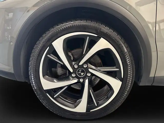 DS Automobiles DS 7 view 10
