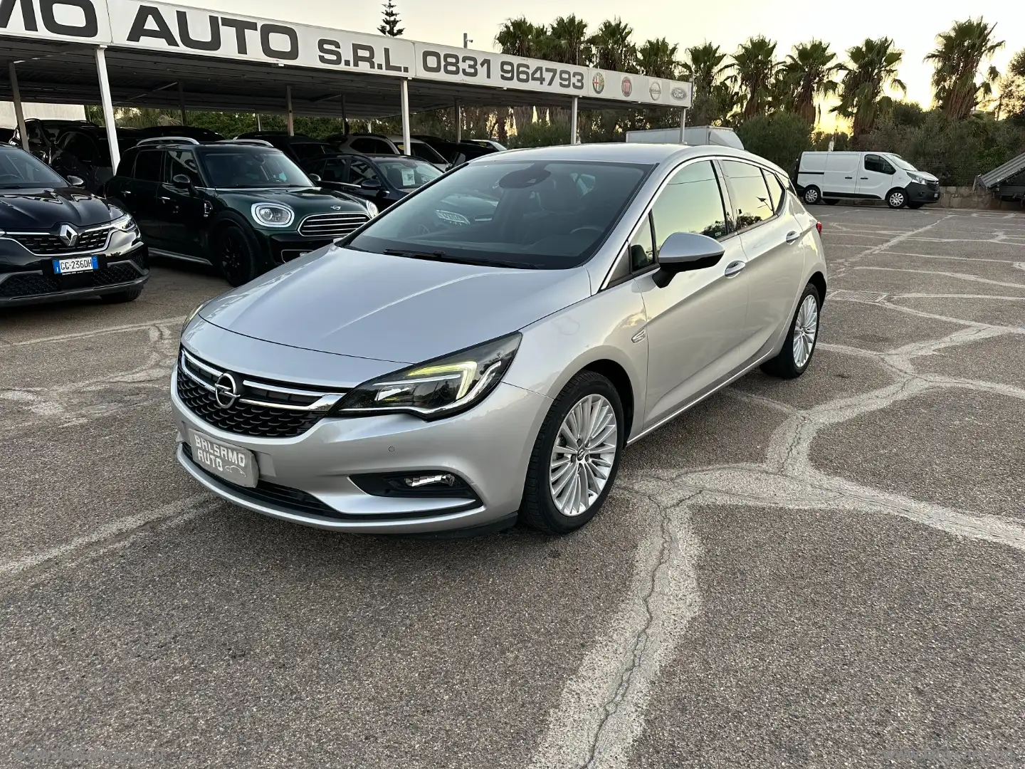 Opel Astra 1.0 T Innovation Zilver - 1