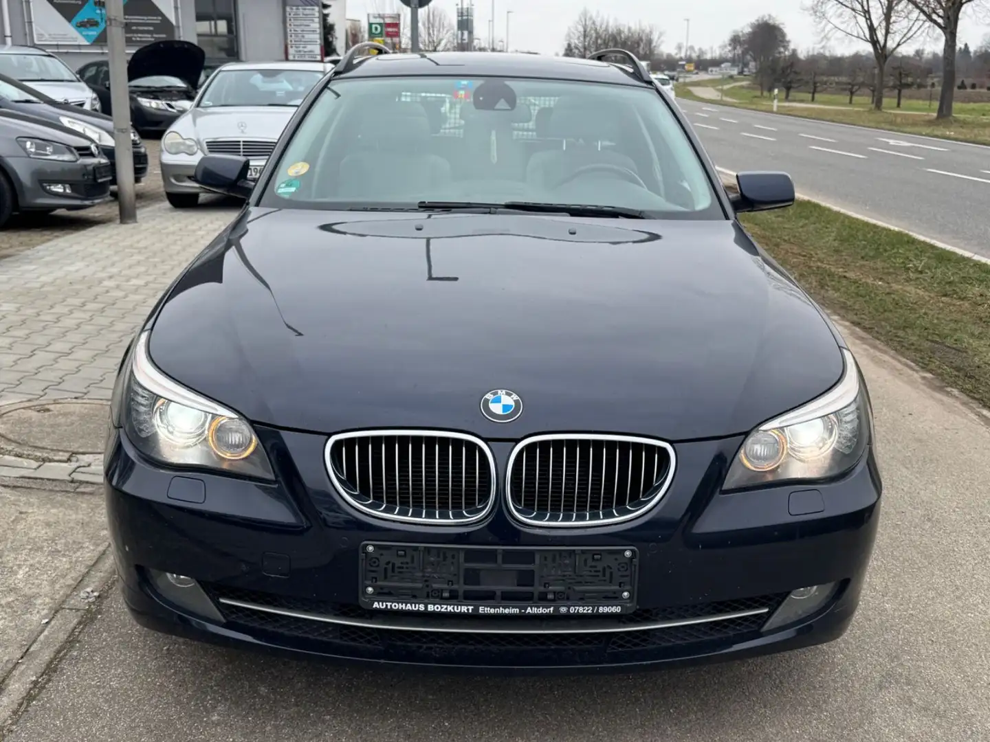 BMW 530 5 Touring 530d/NAVI/TÜV NEU/KLIMA/PANO/ Modrá - 2