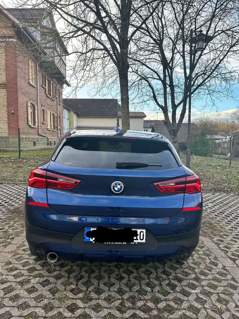 BMW X2 M sDrive18i Blau - 2