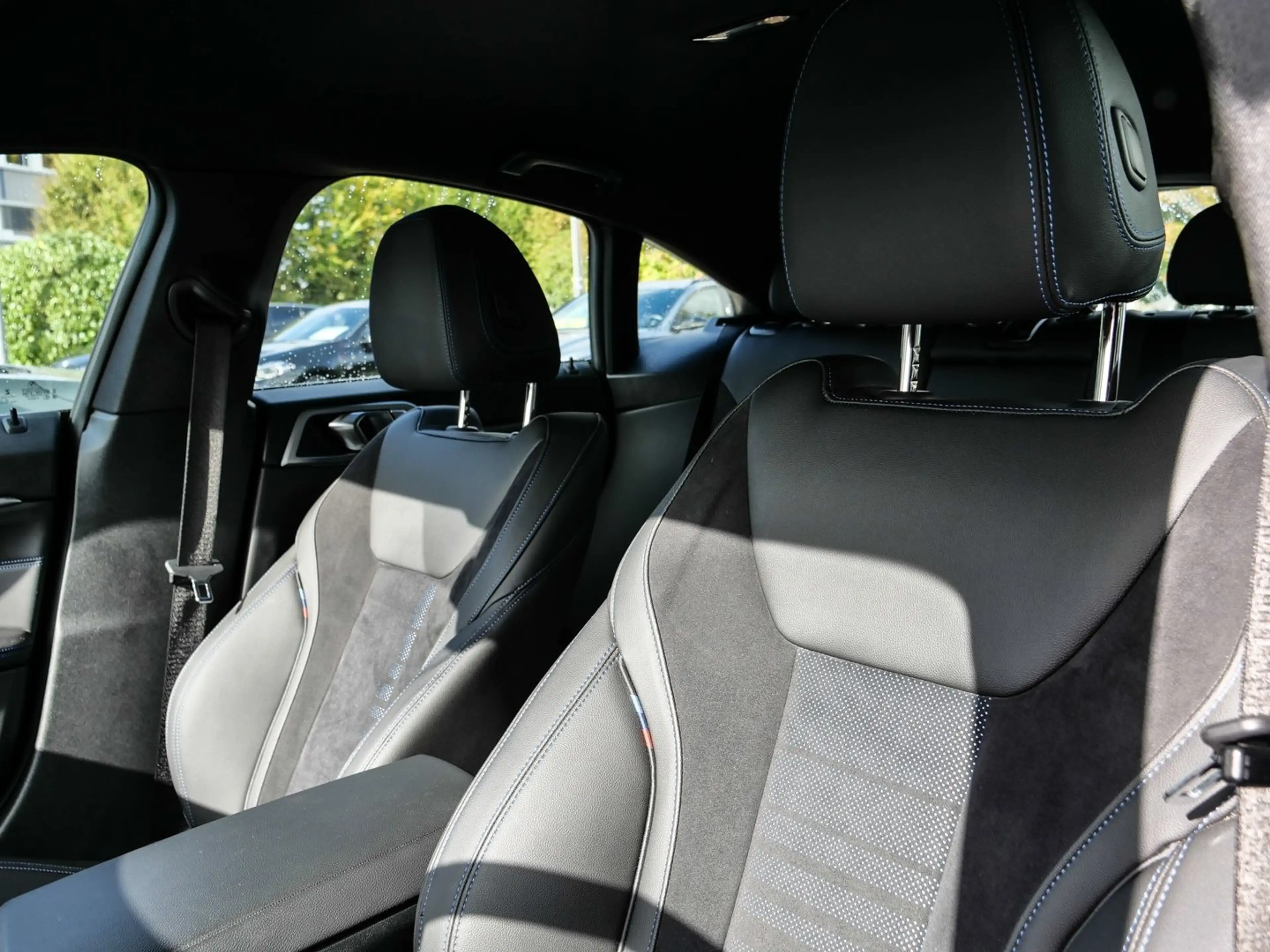 BMW i4 M50 M Sport AHK RFK NAVI Standh. LED Laser — photo 11
