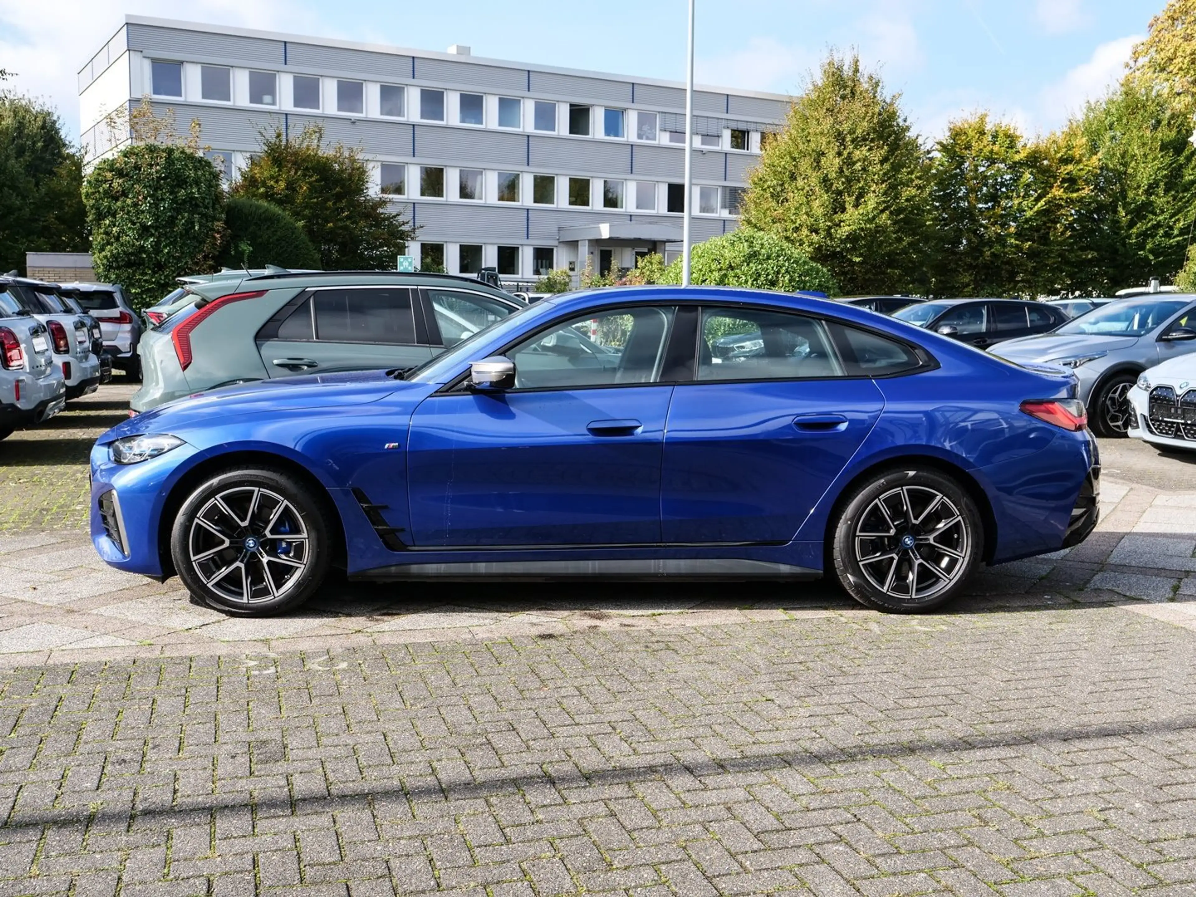 BMW i4 M50 M Sport AHK RFK NAVI Standh. LED Laser — photo 7