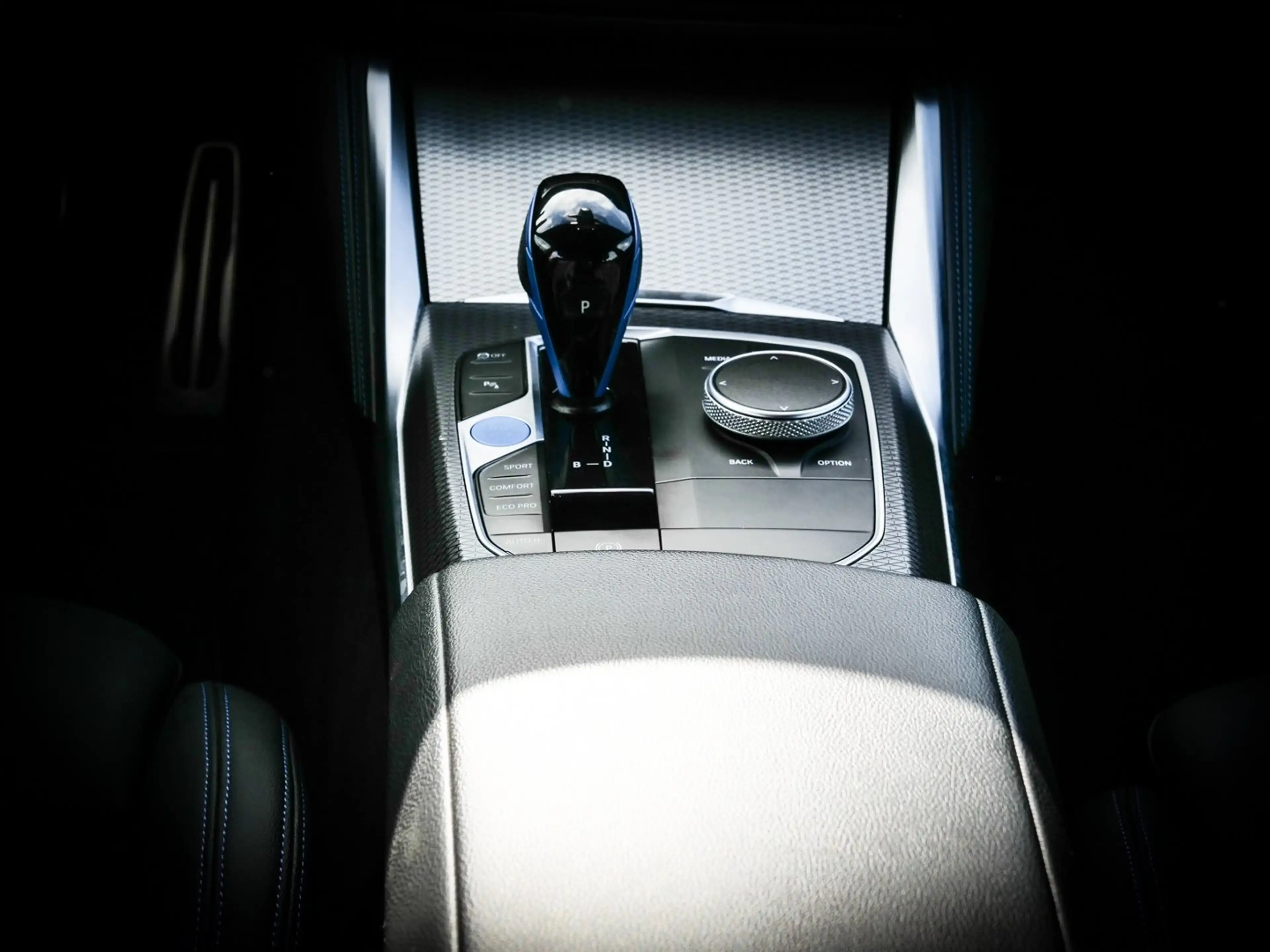 BMW i4 M50 M Sport AHK RFK NAVI Standh. LED Laser — photo 15