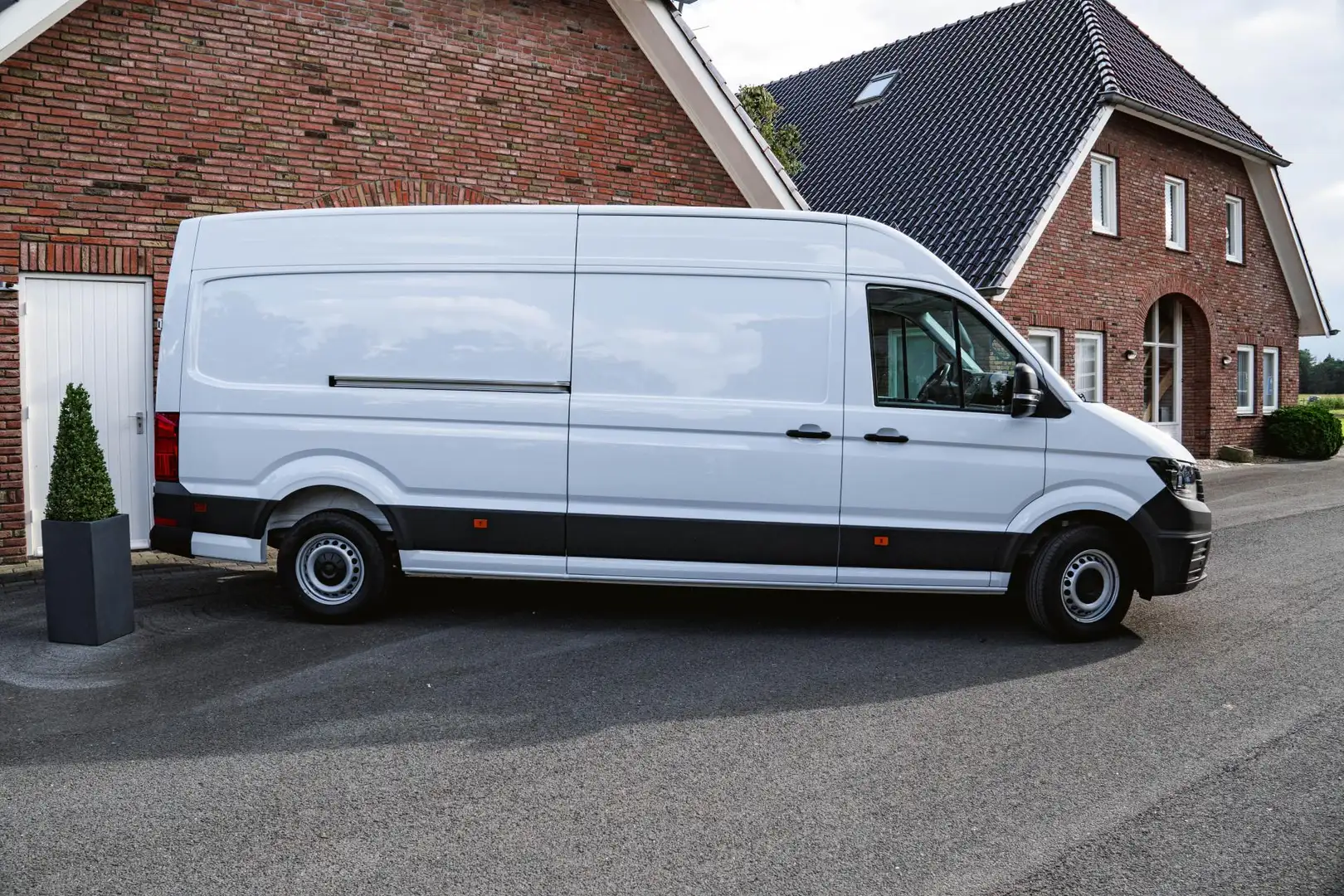 Volkswagen Crafter 2.0 TDI 140PK Automaat L4H3 PDC V+A | 3 zits. | Bl Blanc - 2