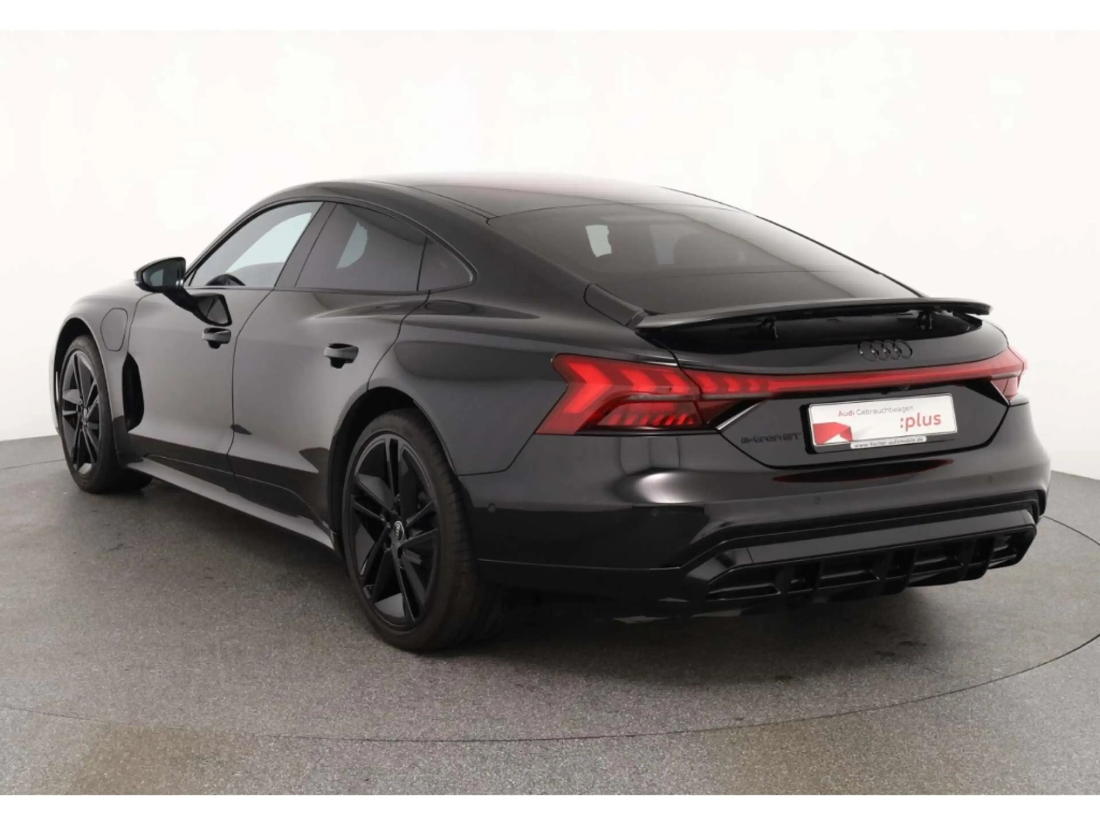 Audi e-tron GT — photo 4