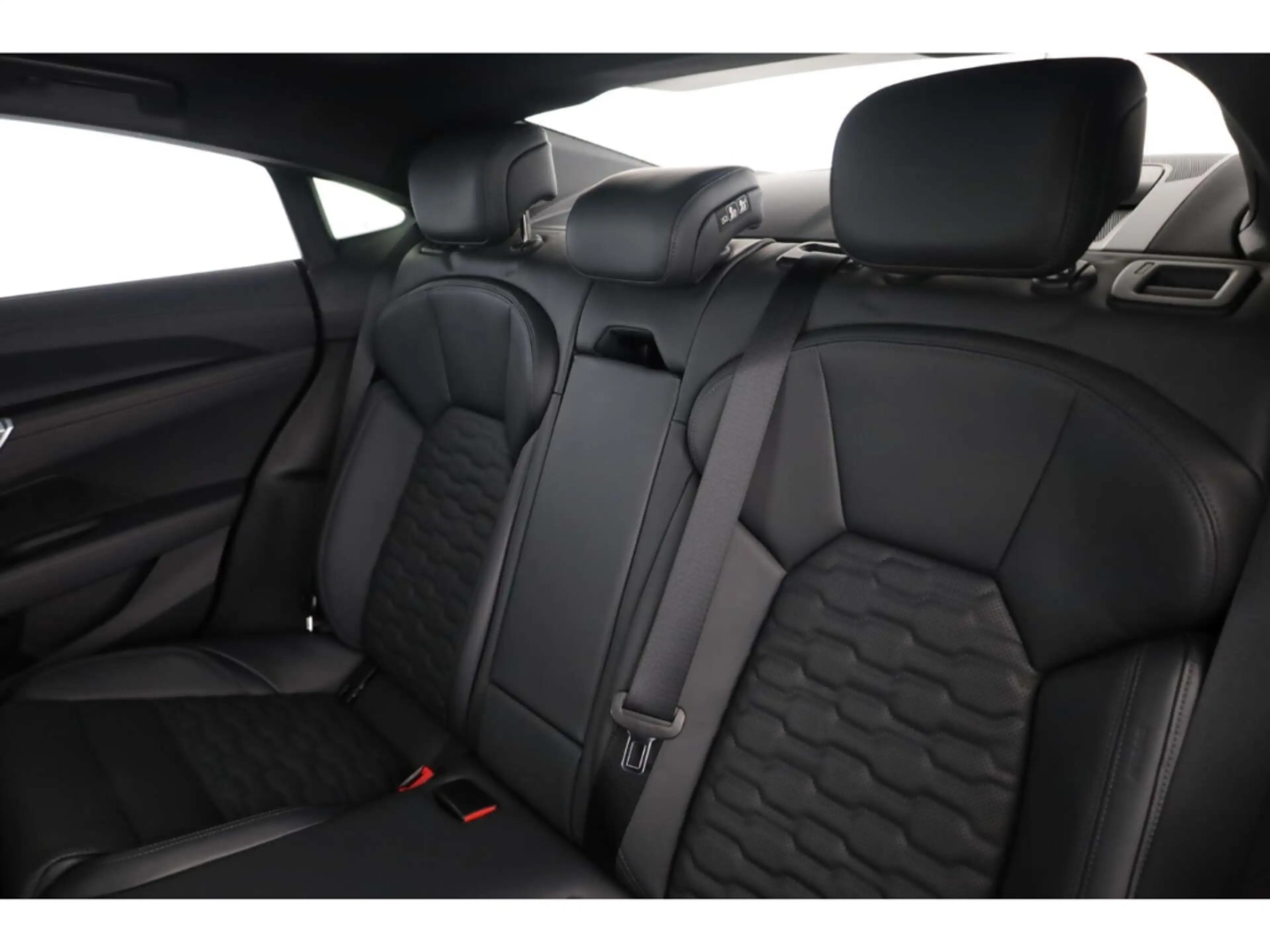 Audi e-tron GT — photo 11