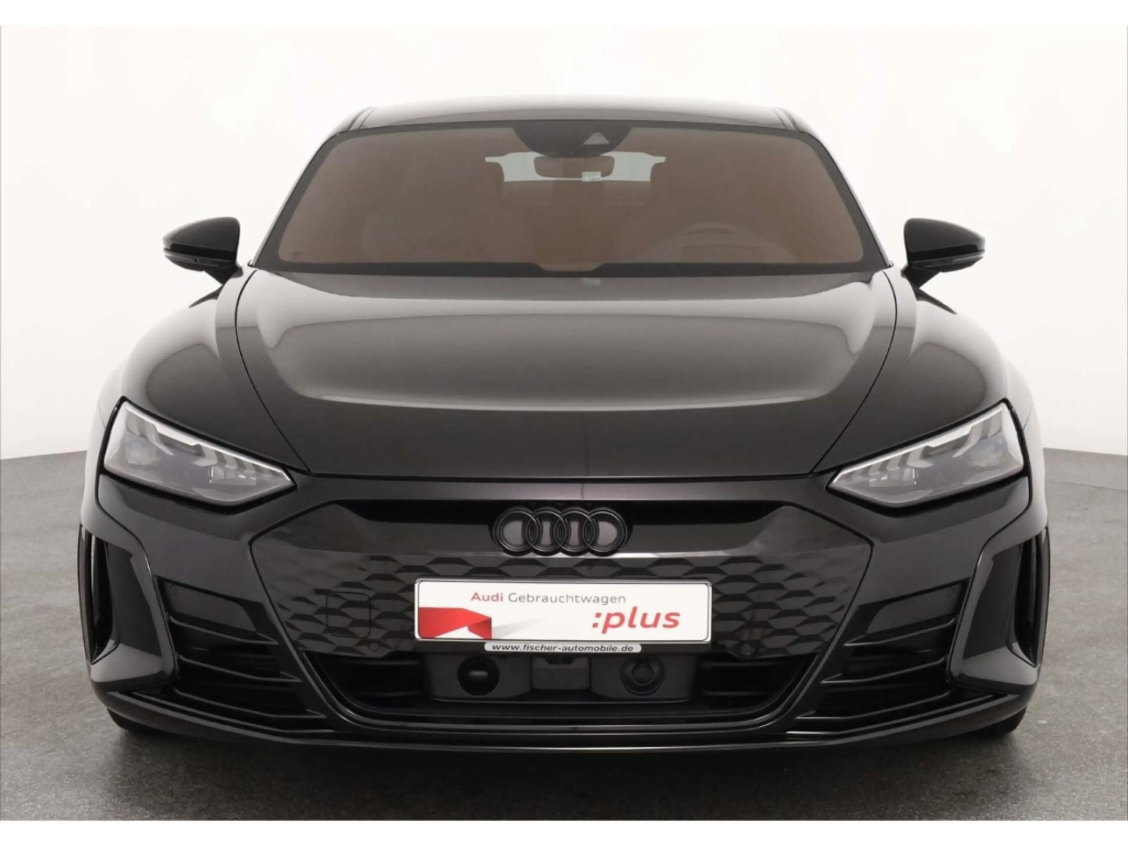 Audi e-tron GT — photo 3