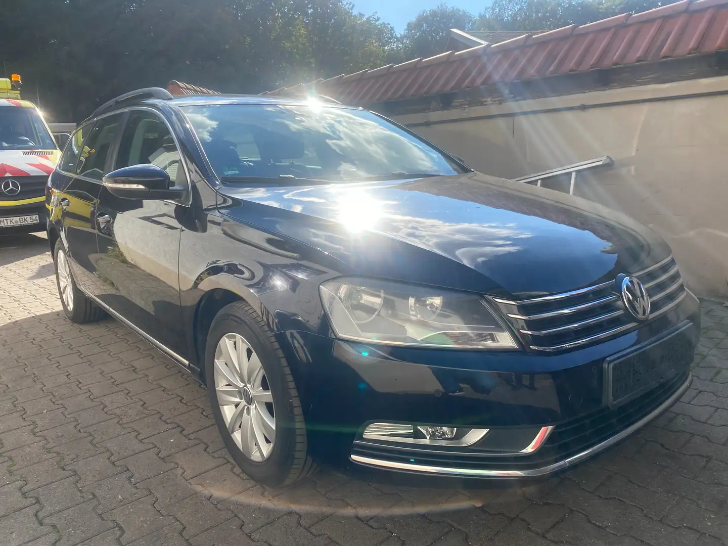 Volkswagen Passat Variant 2.0 TDI Comfortline Scheckheft Navi SHZ PDC BT Schwarz - 1